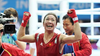 Cô bé nhút nhát trở thành tay đấm cứng