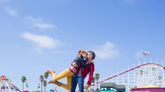 Bộ ảnh tái hiện nụ hôn trên khắp nước Mỹ