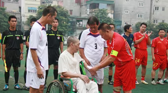 Giao hữu các cựu danh thủ Hà Nội đậm chất nhân văn