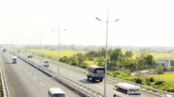 Đường cao tốc Việt Nam: Tiền đầu tư vào hàng cao nhất thế giới