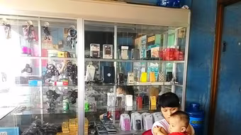 Một cửa hàng bị mất trộm hơn 70 chiếc điện thoại di động