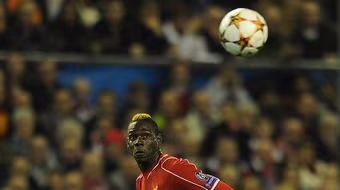 Balotelli lại gặp rắc rối vì... phụ nữ