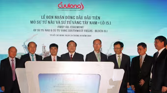 Đón dòng dầu đầu tiên từ mỏ Sư Tử Nâu trên biển