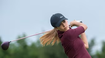 Jessica Alba đẹp hút hồn trên sân golf