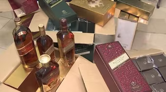 Phát hiện lượng lớn rượu ngoại nhập lậu, tập kết trên...vỉa hè