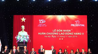 Prudential Việt Nam đón nhận Huân chương Lao động hạng Nhì