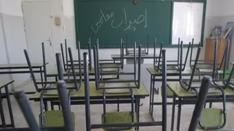 Nghi án hiệu trưởng “mây mưa” với giáo viên ngay trong lớp học