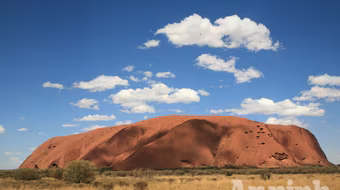 Bảy ngày vòng quanh Australia (1): Bí ẩn núi thiêng Uluru - Hòn đá giời ban
