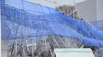 Sập giàn giáo công trình 17 tầng ở TP.HCM: Nhiều nạn nhân mắc kẹt, 1 người tử vong