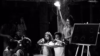 Phan Hiển - Minh Hằng "dụ" học trò làm video ca nhạc