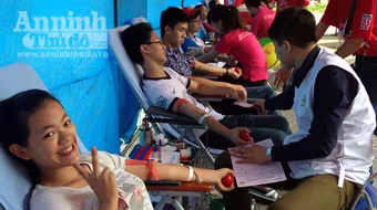 Hàng nghìn sinh viên háo hức tham gia Ngày hội Dòng máu Lạc Hồng