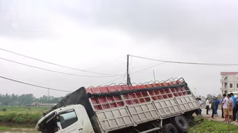 Liên tiếp xảy ra tai nạn giao thông làm 3 người bị thương