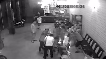 Bị nhắc nhở, nhóm côn đồ Hải Phòng lao vào hành hung chủ quán karaoke