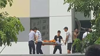 Bé trai 6 tuổi tử vong khi rơi từ tầng 11 xuống đất