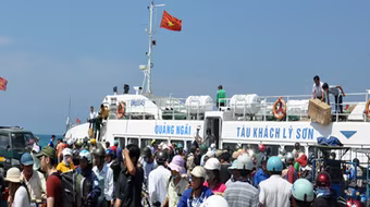 Biển động, dừng tuyến vận tải từ đảo Lý Sơn với đất liền
