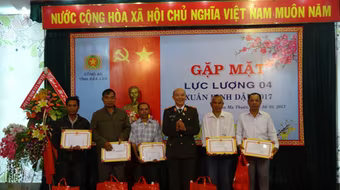 Công an tỉnh Đắk Lắk gặp mặt quần chúng tiêu biểu ở các buôn làng