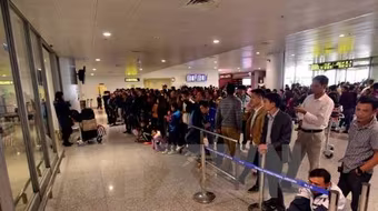 Sân bay Nội Bài chật cứng những ngày áp Tết