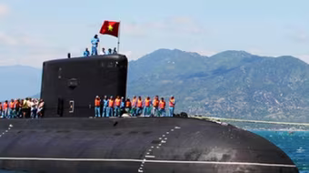 Cận cảnh hai tàu ngầm Bà Rịa - Vũng Tàu và Đà Nẵng