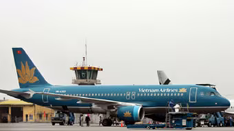 Sân bay Cát Bi hư hại vì sét đánh