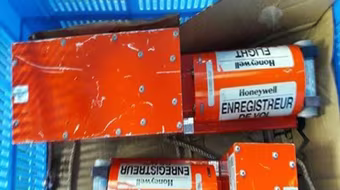 Cận cảnh 2 hộp đen máy bay CASA-212 và tìm thấy thêm 2 thi thể phi hành đoàn