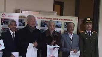 Tặng quà những gia đình Công giáo tiêu biểu