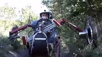 Xem mẫu ôtô cực dị, "leo trèo" như nhện