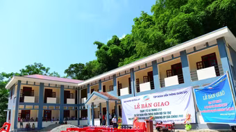 Viettel bàn giao trạm xá xã Mường Lý II cho địa phương