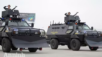 Cận cảnh những trang thiết bị "khủng" của Cảnh sát cơ động Hà Nội