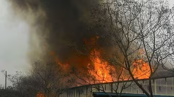 Trên 2.000 m2 nhà xưởng bị thiêu rụi tại khu công nghiệp Quế Võ, Bắc Ninh