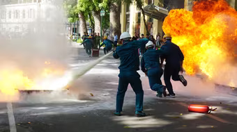 Mười tám phường thuộc khu phố cổ Hà Nội thi chữa cháy cây xăng