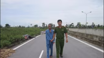 Lợi dụng sự nhẹ dạ của thiếu nữ để gây án hiếp dâm, cướp tài sản