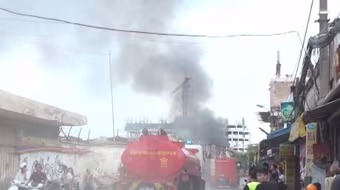 Cháy lớn tại nhà máy ô tô Hòa Bình