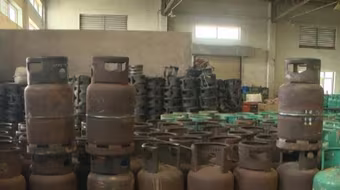 Tạm giữ hàng nghìn vỏ bình ga được sản xuất không phép