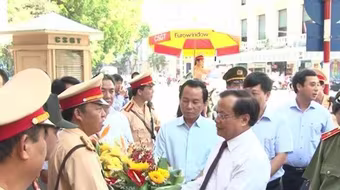 Đồng chí Phạm Quang Nghị chúc mừng các đơn vị thuộc Công an Hà Nội 