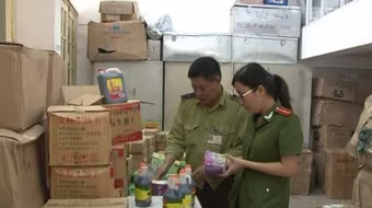 Phát hiện 1 tấn thực phẩm nhập lậu