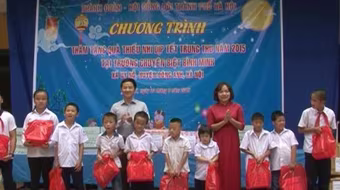 Thăm tặng quà Trung thu trẻ em có hoàn cảnh khó khăn trên địa bàn thành phố