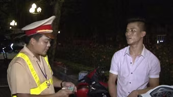 Lực lượng 141 truy quét các lái xe chở nữ tiếp viên vi phạm giao thông