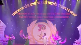 Liên hoan văn nghệ "70 năm truyền thống vẻ vang"