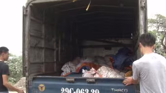 Bắt quả tang vụ vận chuyển 2 tấn mỡ không rõ nguồn gốc