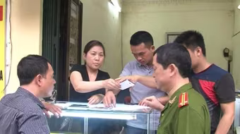 Đột kích các hiệu cầm đồ, phát hiện nhiều vi phạm