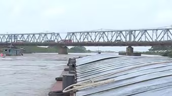 Hiểm họa tai nạn giao thông đường thủy qua cầu Đuống