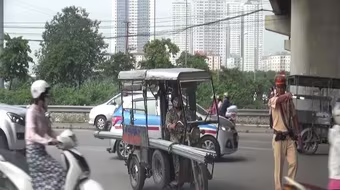 Tiềm ẩn nguy cơ tai nạn giao thông từ những chiếc xe chở hàng cồng 