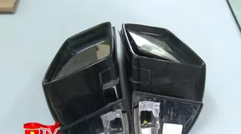 Vừa "đá" xong đôi gương ô tô trị giá 100 triệu đồng thì bị bắt