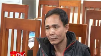 Hai tay 2 dao, chủ nợ đâm con nợ tử vong