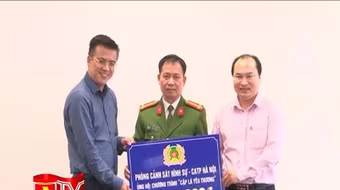 Phòng CSHS - CATP Hà Nội trao tặng 20 triệu đồng cho quỹ "Cặp lá yêu thương"