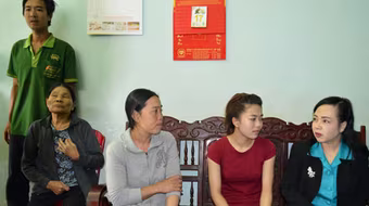 Bộ trưởng Bộ Y tế thăm hỏi gia đình thiếu nữ lớp 10 bị cưa chân "oan"