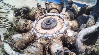 Ngư dân vớt được vật thể lạ hình trụ nặng 2 tấn dưới biển