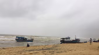 Gần 40 tàu cá bị lũ cuốn trôi