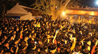 Chen lấn hỗn loạn tại lễ Khai ấn đền Trần - Nam Định