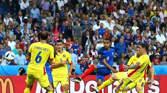 Payet chói sáng, Pháp thắng nghẹt thở trận khai màn EURO 2016